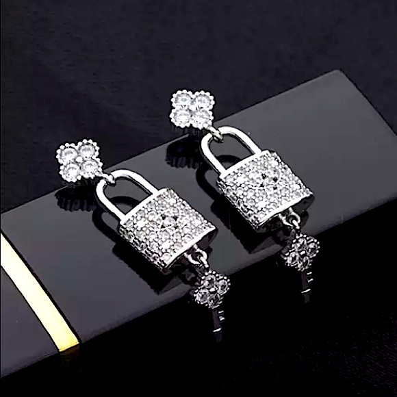 STERLING SILVER BLOSSOM LOCK KEY EARRINGS - Picture 6 of 11
